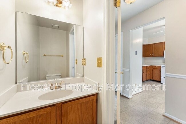 Building Photo - 726 Pine Tree Ct
