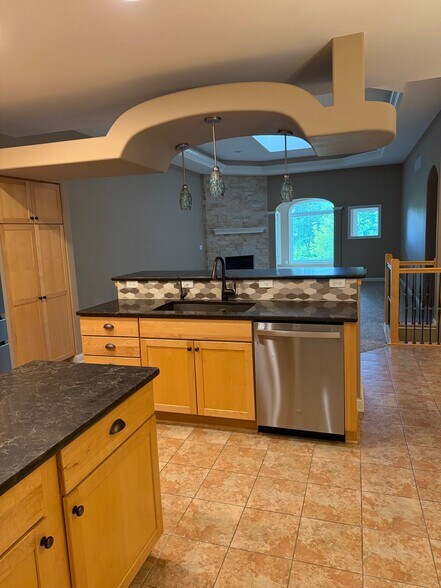 Building Photo - 4892 Monarch Dr