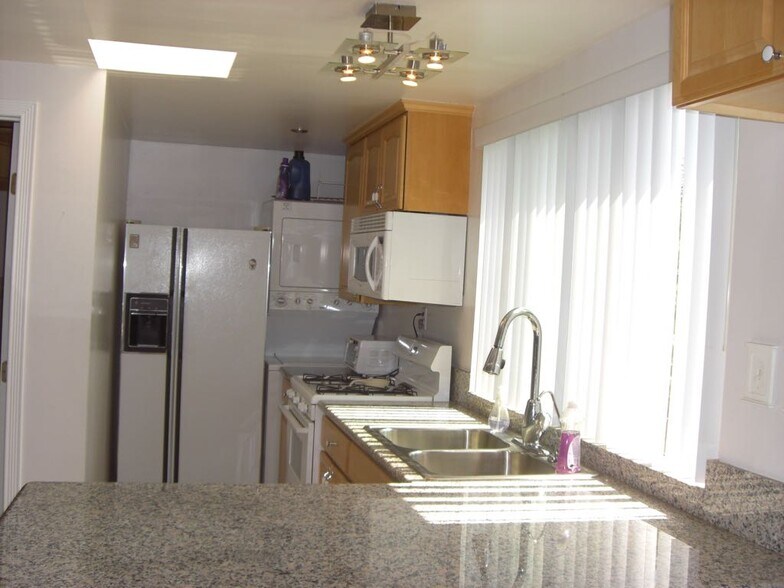 Building Photo - 4633 Pepperwood Ave