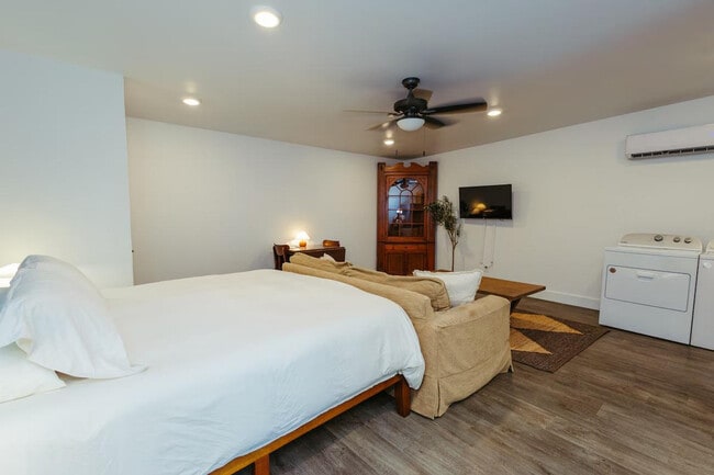 Building Photo - 3817 Leland Ave