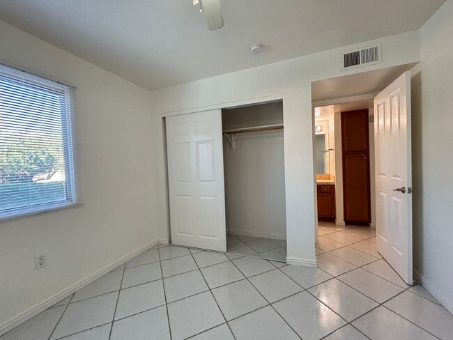 Building Photo - GATED COMMUNITY, 2 BEDROOM 1 BATH