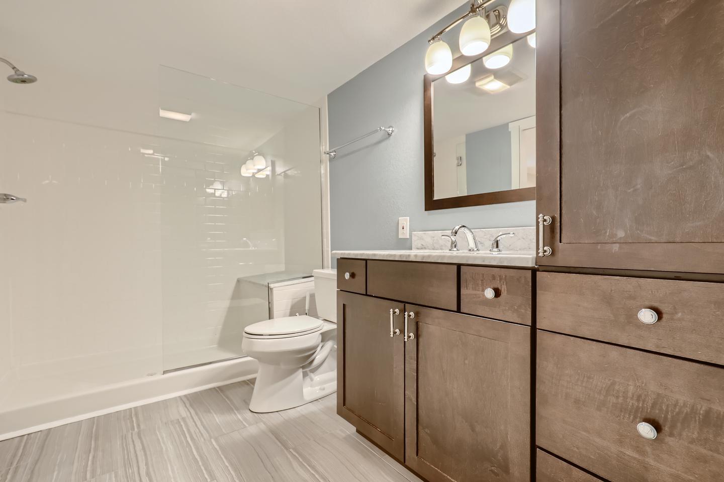 Building Photo - Sophisticated Highlands home walkable to popular eateries