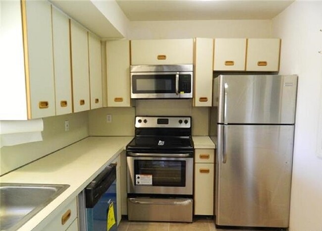 Kitchen - 1408 Eagle Bay Dr