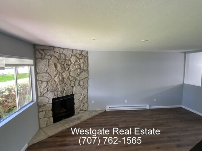 Building Photo - 1016 Eleanor Ave