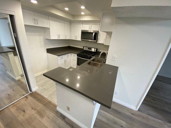 Building Photo - 5259 Cartwright Ave