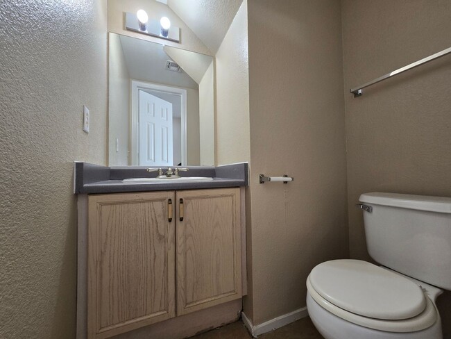 Building Photo - Townhome in Dreamy Summerlin Area -8417 Ma...