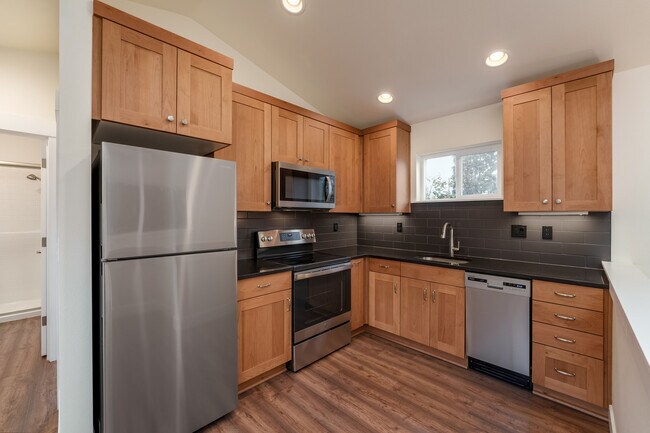 Building Photo - 5532 NE 31st Ave