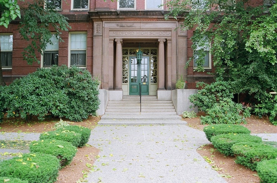 Building Photo - 48 Forest St