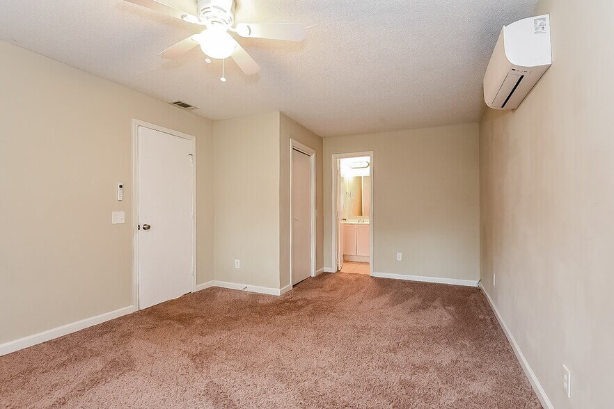 Building Photo - 4230 Senoa Dr