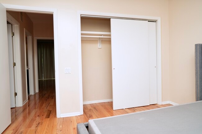 Building Photo - 6532 N California Ave