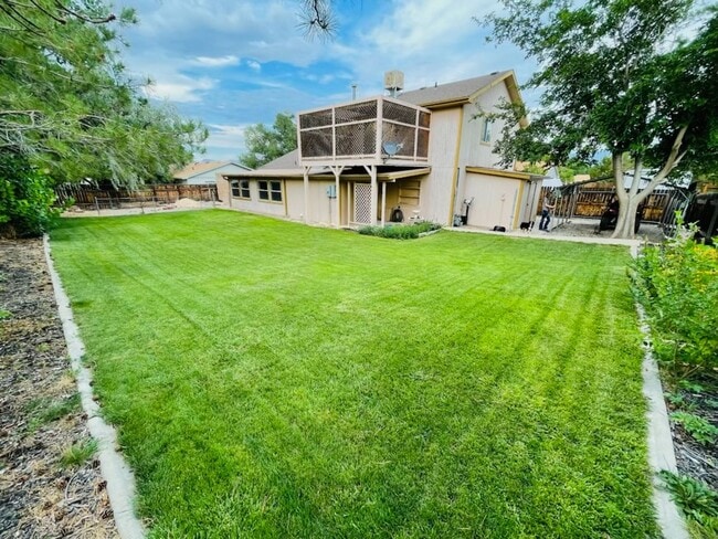 Building Photo - 3 bedroom, 2 bath, 2 car garage for rent O...