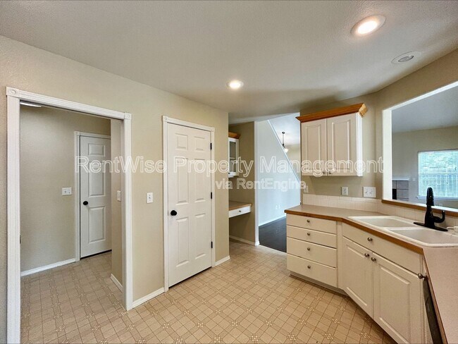 Building Photo - 1447 Kesler Dr W