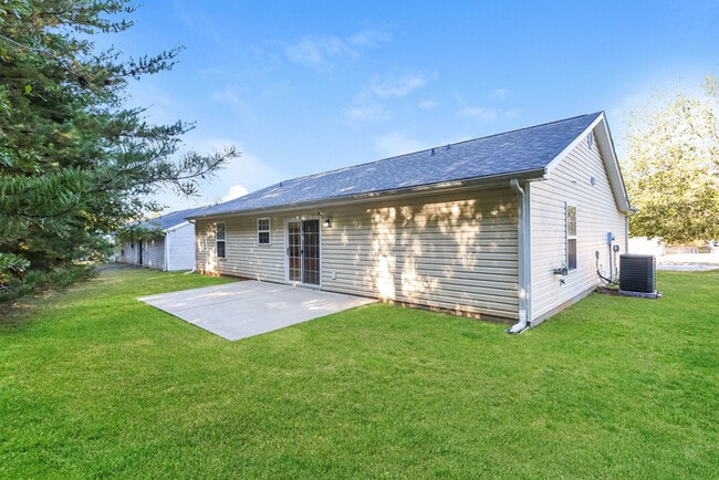 Building Photo - Charming 3 Bedroom Greenville Home