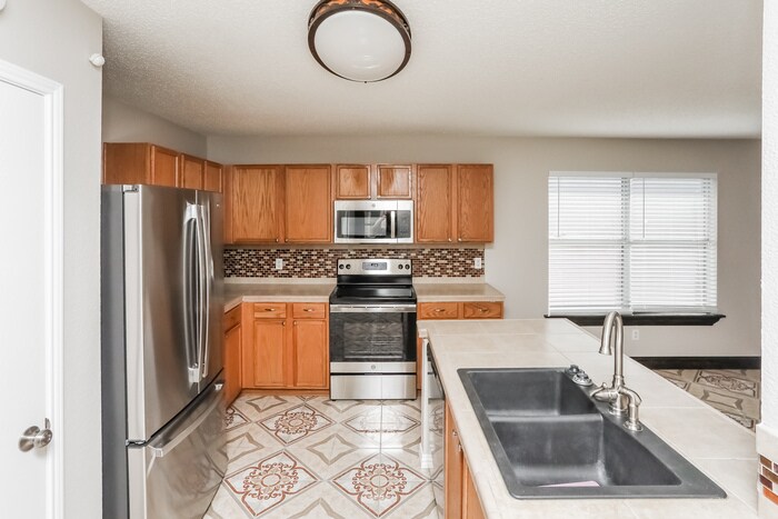 Building Photo - 2430 Manchester Ln