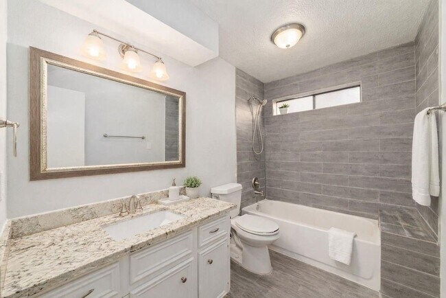 Building Photo - 7107 Plaza Del Sol Dr