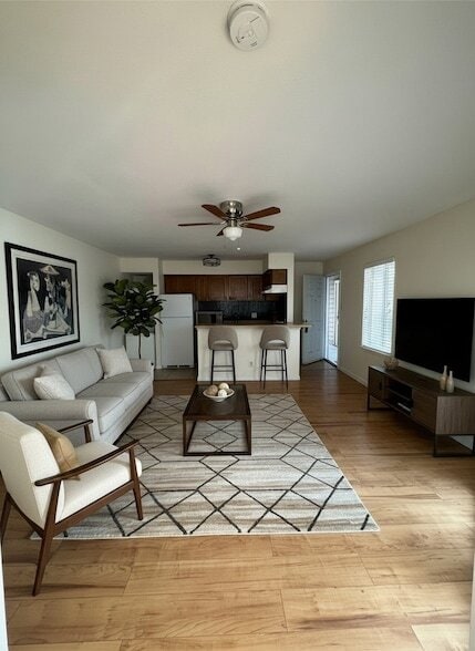 Building Photo - 9801 Walnut St