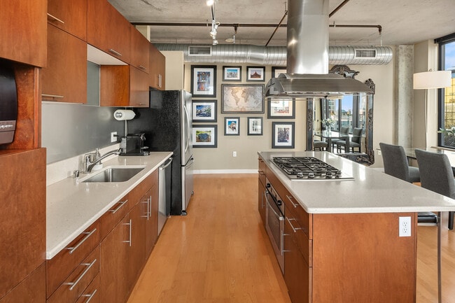 Building Photo - 2720 3rd Ave