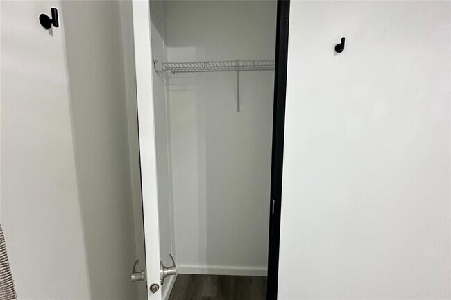 Building Photo - 1601 E Slaughter Ln