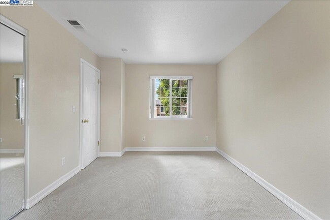 Building Photo - 3 Cerruti Ct