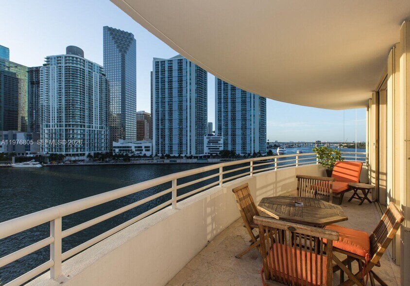 Building Photo - 888 Brickell Key Dr