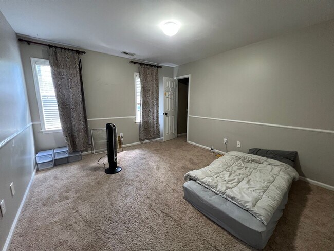 Building Photo - Charming Home in Country Club Hills – Ideal Location & Spacious Living