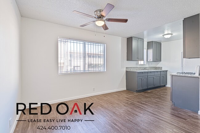 Building Photo - 7915 Vineland Ave