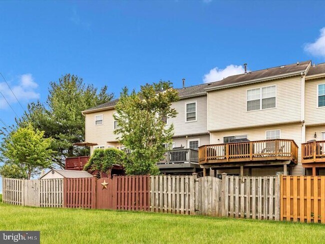 Building Photo - 6338 Towncrest Ct