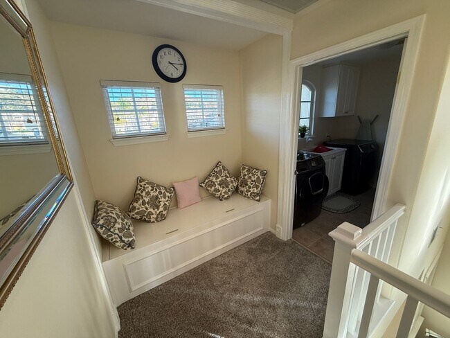 Building Photo - 4 Bedroom Home for Rent in Valencia Northp...