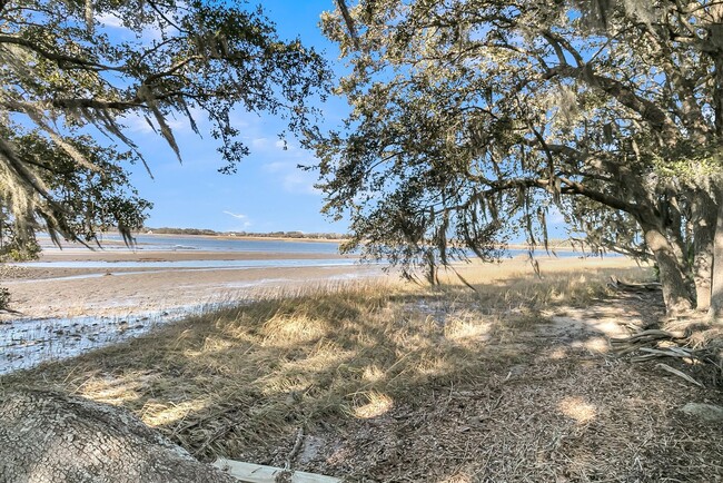 Building Photo - Spacious 3-Bedroom Home on Wadmalaw Island