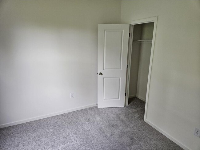 Building Photo - 326 Silverton Dr