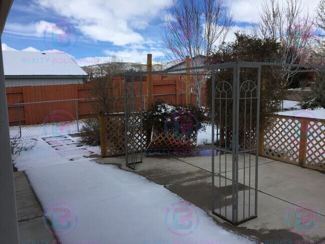 Building Photo - Beautiful 3BR 2 Bath home with RV Parking!...