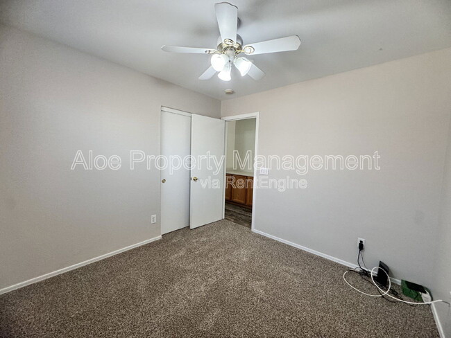 Building Photo - 9138 W Ross Ave