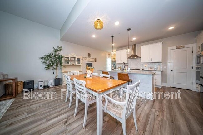 Building Photo - 5008 Cedar Brush Ct