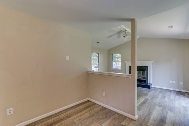 Building Photo - 732 Galahad Dr