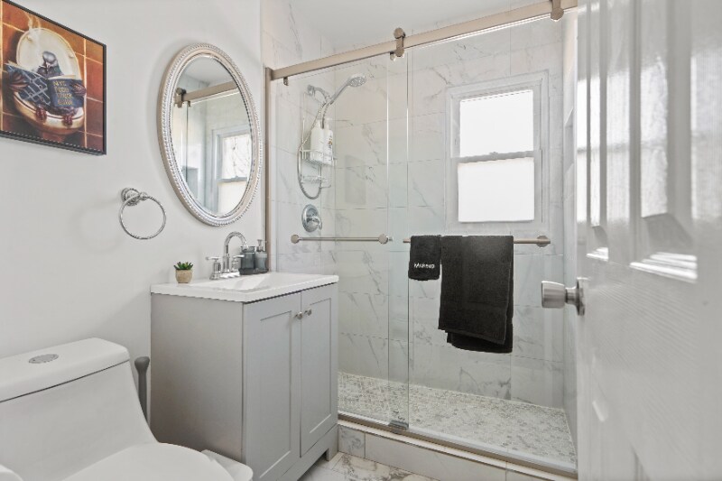 Building Photo - 9103 Columbia Ave