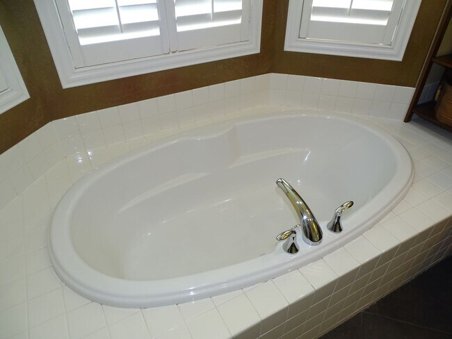 Building Photo - West Summerlin 5 Bedroom, Bed & Full Bath 1st Floor, Beauty