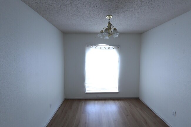 Building Photo - 811 Ironton Dr