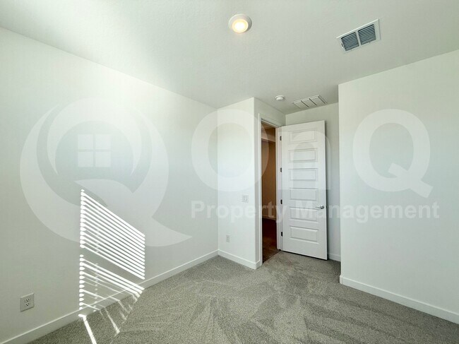 Building Photo - 9543 W Avalon Dr