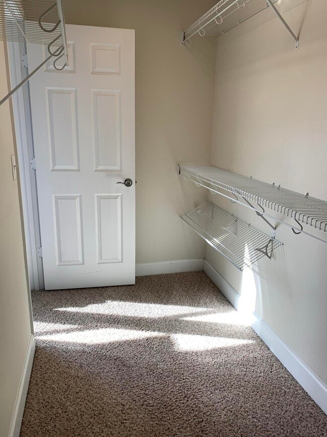 Building Photo - 6852 Woody Vine Dr