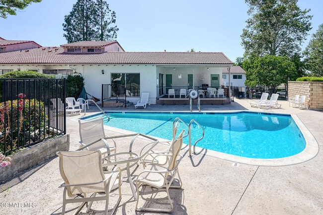 Building Photo - 1372 Ramona Dr