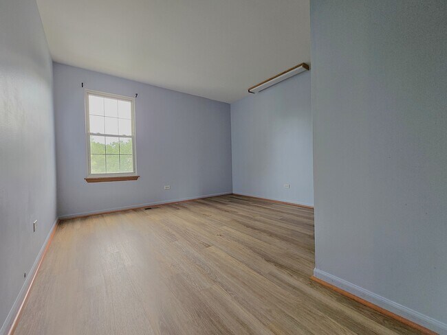 Building Photo - 8 E Shag Bark Ln