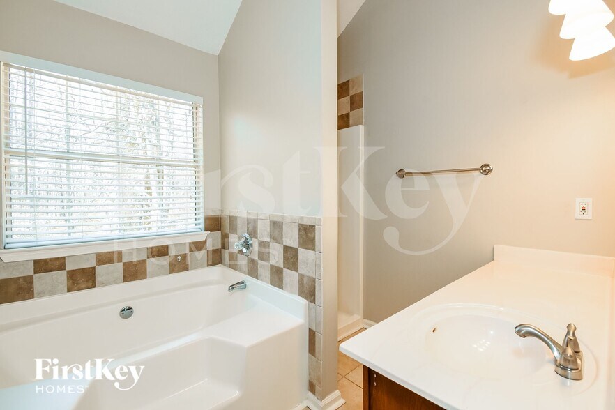 Building Photo - 2212 Pixie Rose Ln