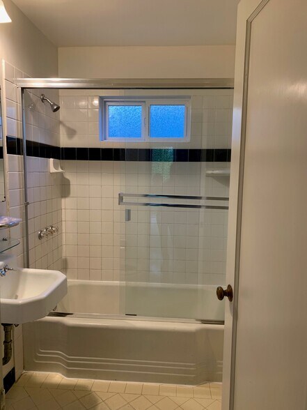 Building Photo - 472 Margarita Ave