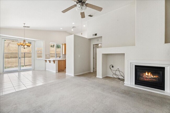 Building Photo - 312 Lone Spur Dr