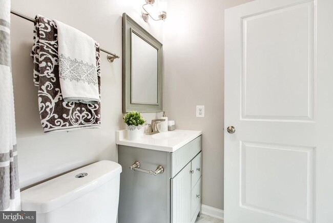 Building Photo - 3117 Laurel Hl Rd