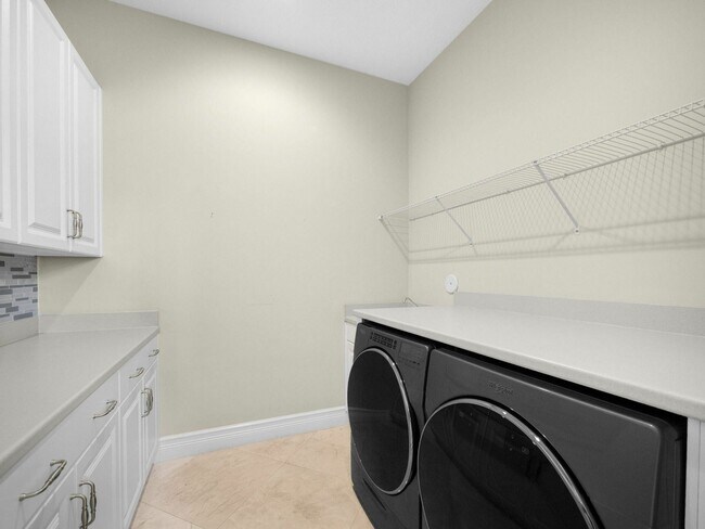 Building Photo - 9931 Bozzano Dr