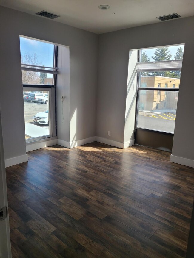 Primary Photo - 17th St 6 Plex