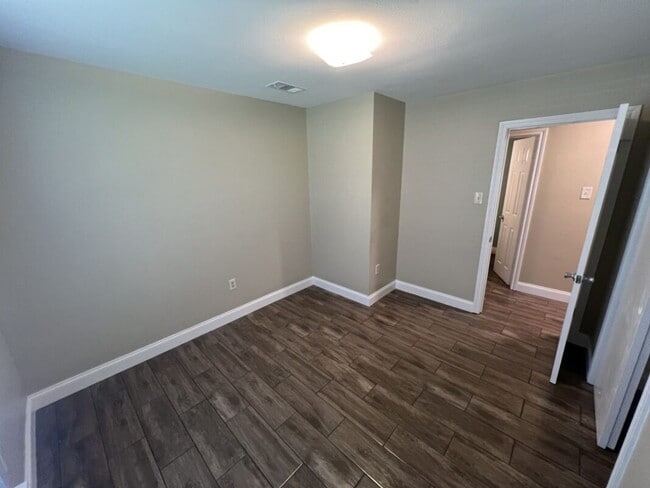 Building Photo - Beautiful 3-Bedroom, 1.5-Bath Home in Bake...