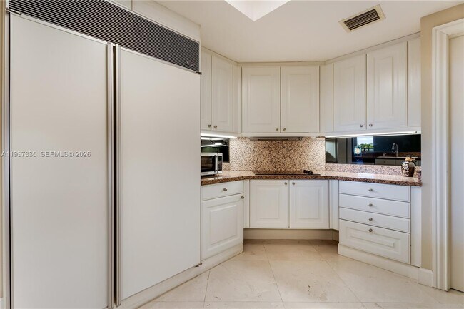 Building Photo - 445 Grand Bay Dr