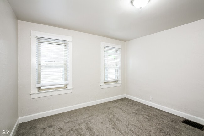 Building Photo - 935 N Gibson Ave